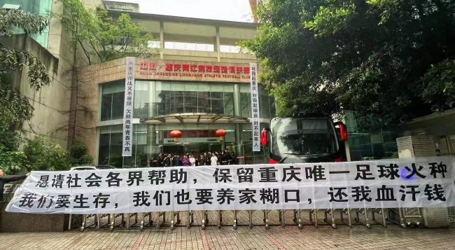 ”12月23日英超第18轮，热刺主场2-1击败埃弗顿，首发出战的罗梅罗在上半场结束后因伤被戴尔换下。